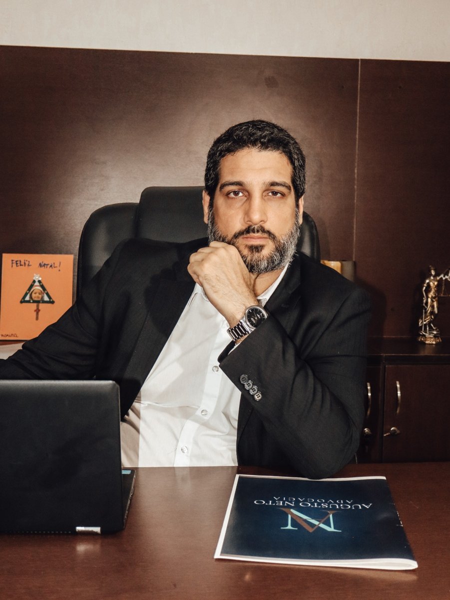 Augusto Neto no escritório